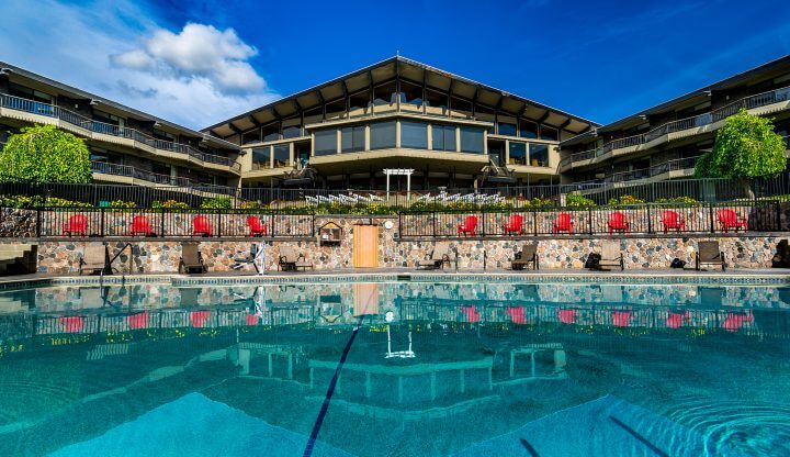 Lakeview Hotel Outdoor Pool