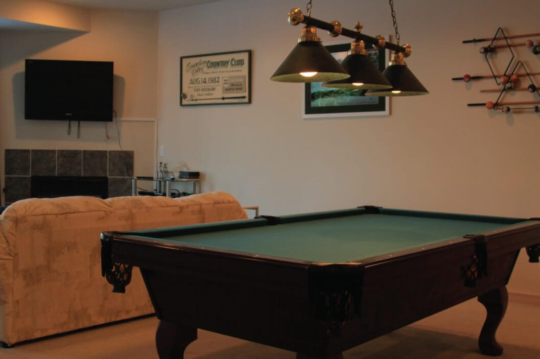 Cedar River Slopeside Condominium Pool Table