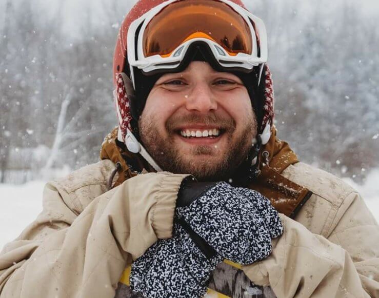 Man posing with Snowboard