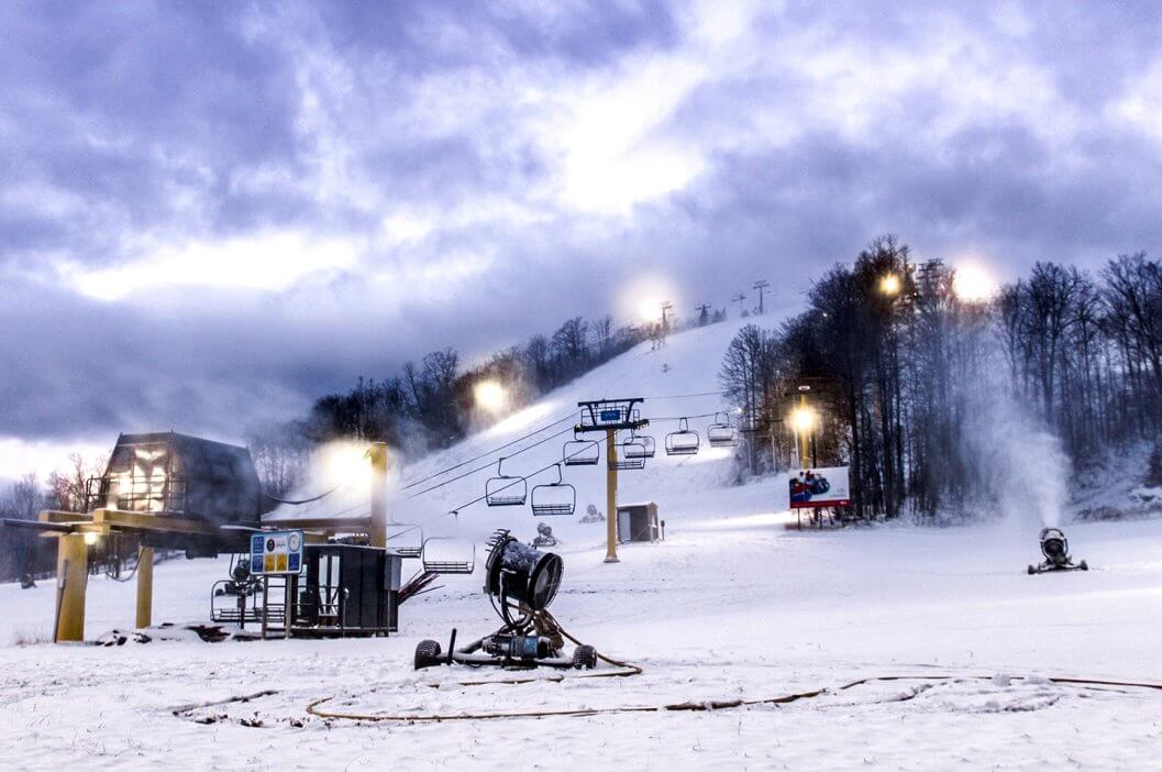Snowmaking at Schuss Mountain