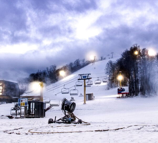 Snowmaking at Schuss Mountain