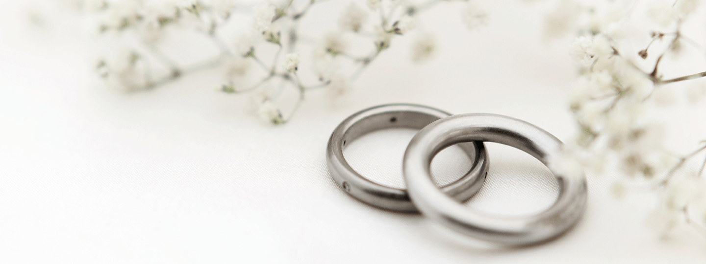 wedding rings with babys breath