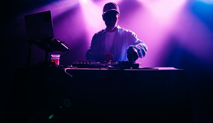 DJ